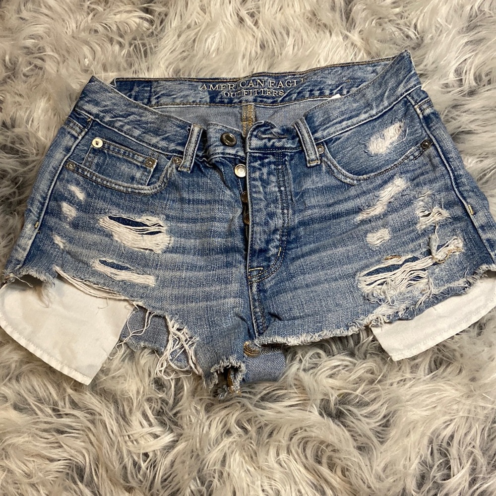 American eagle light denim, distressed, vintage, high-rise festival shorts sz 2